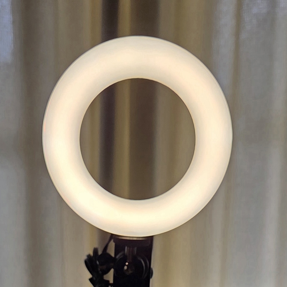 4.5" LED Clip-On Rotating Ring Light